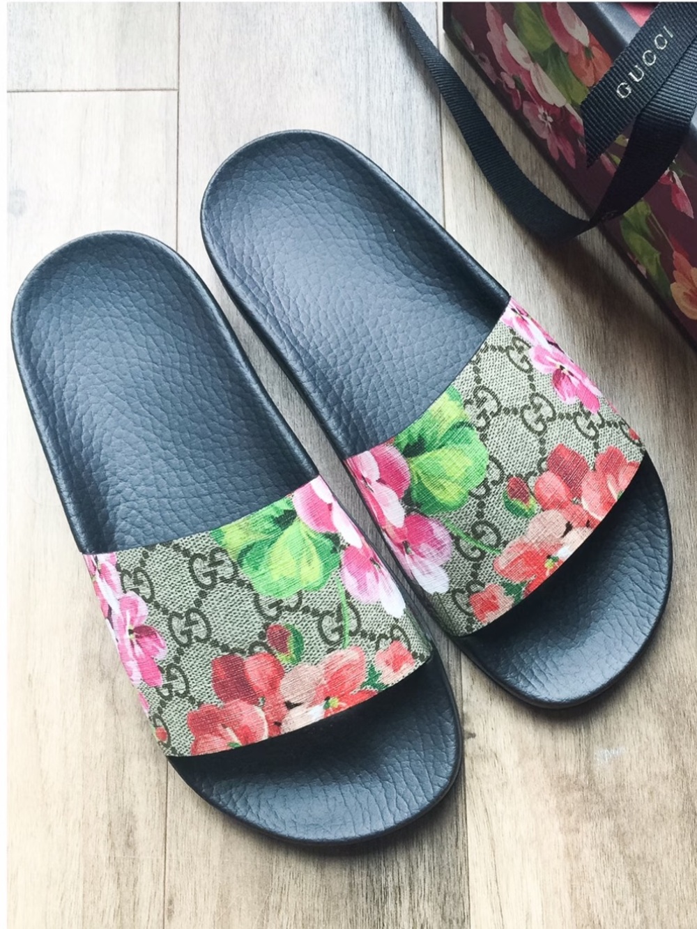 Women’s Gucci Slip‑On Mules Red Floral Print
